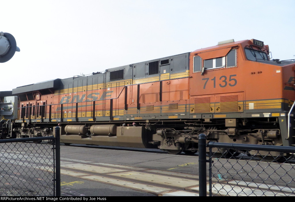 BNSF 7135